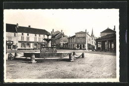 CPA Nogent-en-Bassigny, Palce De L`Hôtel-de-Ville, La Fontaine  - Other & Unclassified