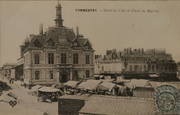 Commentry Hôtel De Ville Et Place Du Marché - Commentry