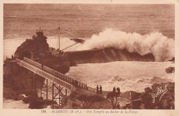 64122 01 67#0+19 - BIARRITZ - UNE TEMPÊTE AU ROCHER DE LA VIERGE - Biarritz