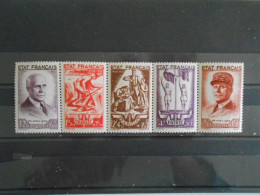 FRANCE YT 576/580 BANDE PETAIN** - Unused Stamps