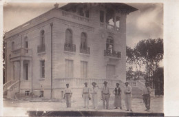 C13-17) ROYAN - CARTE PHOTO - VILLA   MARQUISETTE  -  LE PERSONNEL  - ( 2 SCANS ) - Royan