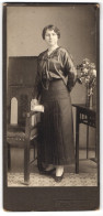 Fotografie F. Vogel, Gr. Lichterfelde, Jungfernstieg 3, Junge Dame In Bluse Und Rock  - Personas Anónimos