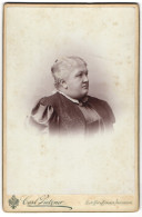 Fotografie Carl Pietzner, Wien, Mariahilferstr. 3, Ältere Dame Mit Hochsteckfrisur Und Kragenbrosche  - Anonymous Persons