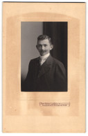 Fotografie Peter Ederer, Landshut, Seligentalerstr. 18, Eleganter Herr Mit Schnauzbart  - Anonyme Personen