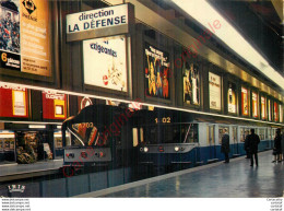 PARIS . Station Charles De Gaulle Etoile .  Réseau Express Régional . RER . Direction LA DEFENSE . - Pariser Métro, Bahnhöfe