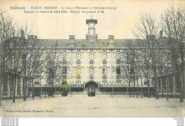 18.  VIERZON .  Ecole H BRISSON .  La Cour D'Honneur Et Bâtiment Central . - Vierzon