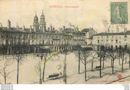 54.  LUNEVILLE . Place Léopold . - Luneville