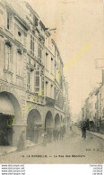 17.  LA ROCHELLE . La Rue Des Merciers . - La Rochelle