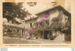 01.  PEROUGES .   Place De La Halle . Cadran Solaire ... - Pérouges