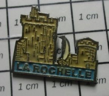 912B  Pin's Pins / Beau Et Rare / VILLES / LA ROCHELLE BATEAU BARQUE PORT - Villes