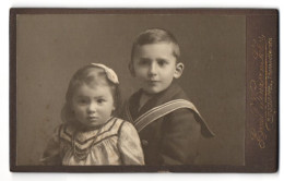 Fotografie Emil Winzer & Sohn, Potschappel, Tharandterstr., Die Kleine Gretel Mit Ihrem älteren Bruder Im Matrosenkos  - Anonymous Persons