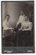 Fotografie Atelier Spiegel, Hamm I. W., Bahnhofstr. 47, Caroline, Johanna Und Marie Böckmann In Eleganten Outfits  - Anonymous Persons