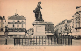 60 BEAUVAIS UNE STATUE - Beauvais