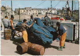 44. Gf. LA TURBALLE. Départ Pour La Pêche. Préparatif. 213.44 - La Turballe