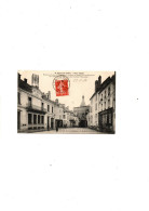 Delcampe - C P A  ANIMEE  ISSOUDUN  PLACE VOLTAIRE  HOTEL DES POSTES TELEGRAPHES ET TELEPHONES  CIRCULEE  21 FEVRIER 1910 - Issoudun