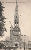 Rumengol * Place De L'église Et Le Clocher , Le Pardon * Villageois Fête - Otros & Sin Clasificación