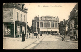 18 - VIERZON - RUE DE LA REPUBLIQUE - MARCHANDE DE GLACES - VOIR ETAT - Vierzon