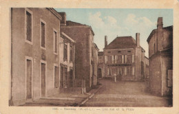 D8952 Yzernay Une Rue Et La Place - Otros & Sin Clasificación