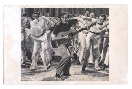 Johannes Heesters Jouant De La Guitare Avec Un Groupe De Danceurs - Film Photo - Danse - Dance - Acteurs