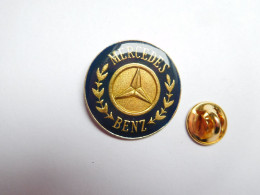 Beau Pin's , Auto Logo Mercédès Benz , Diamètre : 25 Mm , Verso Quadrillé - Mercedes