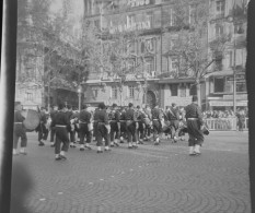 Négatif Film Snapshot MİLİTARIA Défile Fête  National  Paris ? A Identifier - Plaques De Verre