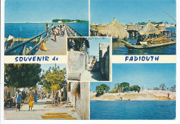 CPSM 10.5 X 15  Sénégal Souvenir De FADIOUTH (Casamance) Une Rue  Le Pont  Une Croix  Barque Chargée De Bois Flotté - Senegal