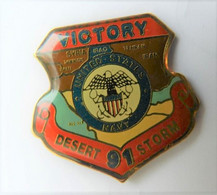 HH42 Pin's Guerre Du Golf War Kuwait Koweït IRAK US ARMY Désert Storm  Victory 91 In The Gulf Achat Immédiat - Army