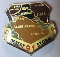 RR220 Pin's Guerre Du Golf War Kuwait Usa Carte Desert Storm 91 IRAN IRAK KOWEIT Achat Immédiat - Armee