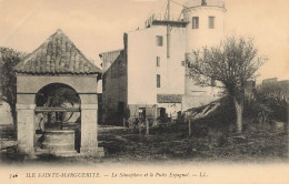 Ile Sainte Marguerite Le Semaphore Et Le Puits Espagnol - Other & Unclassified