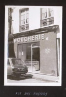 2 Photos Originales PARIS 1975 " Boucherie Rue Des Rosier " Et " Hôtel De Beauvais " (PHOT303a Et B) - Lugares