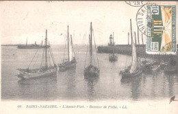 X3174 LOIRE ATLANTIQUE SAINT NAZAIRE AVANT PORT BATEAUX DE PETITE PECHE PHARE LIGHTHOUSE - Saint Nazaire