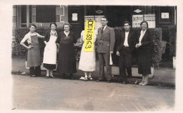 MOULINS (Allier) - Devant Le Café-Restaurant - Affiche Cinéma Colisée - Carte-Photo - Moulins