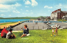 R073216 Beach And Promenade. Pwllheli. Photo Precision. 1981 - Monde