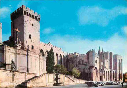 84 - Avignon - La Place Et Le Palais Des Papes - Automobiles - CPM - Voir Scans Recto-Verso - Avignon