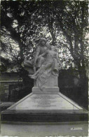 27 - Louviers - Square Albert 1er - Monument Aux Morts - Carte Dentelée - CPSM Format CPA - Voir Scans Recto-Verso - Louviers
