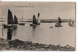 Carte Postale Ancienne Ile De Sein - Le Port - Bateaux - Otros & Sin Clasificación