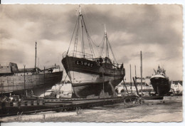 Carte Postale Lorient - Chalutiers Sur Le Slip - Bateaux - Lorient