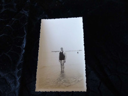 P-451 , Photo, Homme En Maillot Une Pièce  Sur La Plage Des Sables D'Olonne, Septembre 1936 - Personas Anónimos