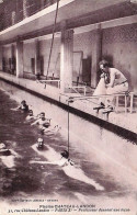 75 - PARIS 10  - Piscine Chateau Landon; 31 Rue Château Landon; Professeur Donnant La Leçon - Arrondissement: 10