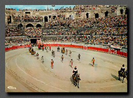 Tauromachie - Corridas - Taureau Défilé Dans Les Arennes  à NIMES (scan Recto-verso) QQ 1113 - Corridas