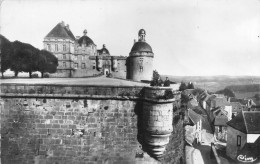 24  HAUTEFORT  Le Chateau Entrée Et Remparts  (Scan R/V) N°   47   \QQ1110Und - Domme