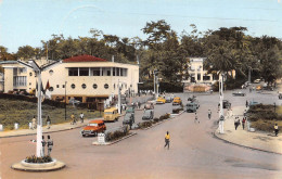 CAMEROUN Yaoundé La Poste     (Scan R/V) N°   3   \QQ1110Ter - Cameroun