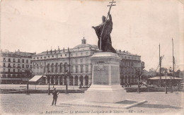 64 BAYONNE  Le Théatre Et La Monument LAVIGERIE  (Scan R/V) N°   19  \QQ1110Bis - Bayonne