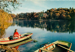 87 PONT DU DOGNON LE CHALET DU LAC HOTEL RESTAURANT JEUNE FEMME DANS UNE BARQUE  (scan Recto-verso) QQ 1151 - Bellac