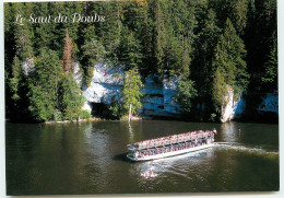 LE BATEAU DU SAUT Du DOUBS 25 Rive Suisse Et Entrée De La Grotte Du Roi De Prusse QQ 1198 - Other & Unclassified