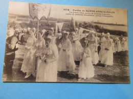 SAINTE ANNE LA PALUE, FINISTERE, LES JEUNES FILLES PAREES DE COULEURS VIRGINALES, CPA - Sonstige & Ohne Zuordnung