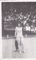 UNE  TRES  JOLIE  BAIGNEUSE  -  CARTE  -  PHOTO  A  IDENTIFIER. - Zu Identifizieren