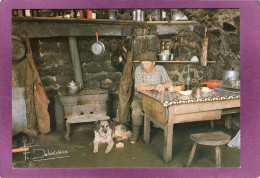 Intérieur D'un Buron En Auvergne  Photo Francis DEBAISIEUX - Bauernhöfe