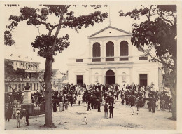 Pointe à Pitre , Guadeloupe * Sortie Messe Gendarmerie * RARE Grande Photo Ancienne Circa 1885/1895 * 17.8x13cm - Pointe A Pitre