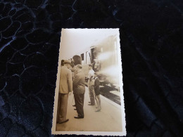 P-503 , Photo ,La Baule , Défilé Et Musique  Horse Guard Descendant Du Train , Août 1937 - Lugares